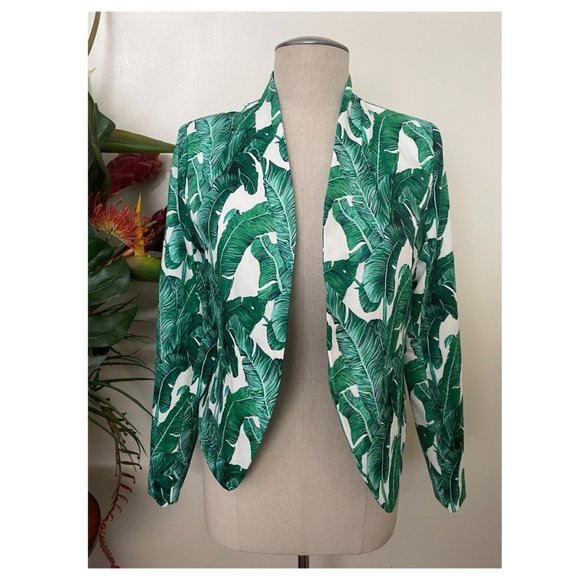 Fashion Nova Jackets & Blazers - NWT green FASHION NOVA leaf print blazer jacket